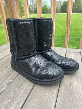 UGG Women's Size 6 Classic Short Black Sequin Winter Boots Slouchy Casual